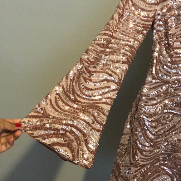 Ryse - Blush - XS
Drew Sequined Bell-Sleeve Dress - Picture 4 of 6